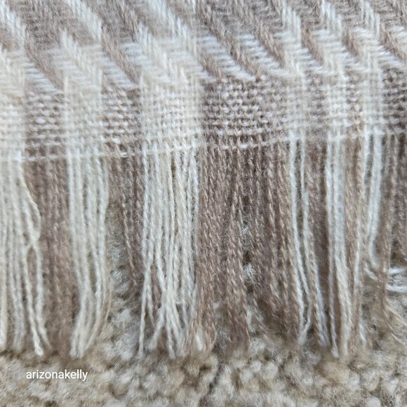 NWOT Cashmere Houndstooth Square Scarf Tan White Large - Picture 6 of 14